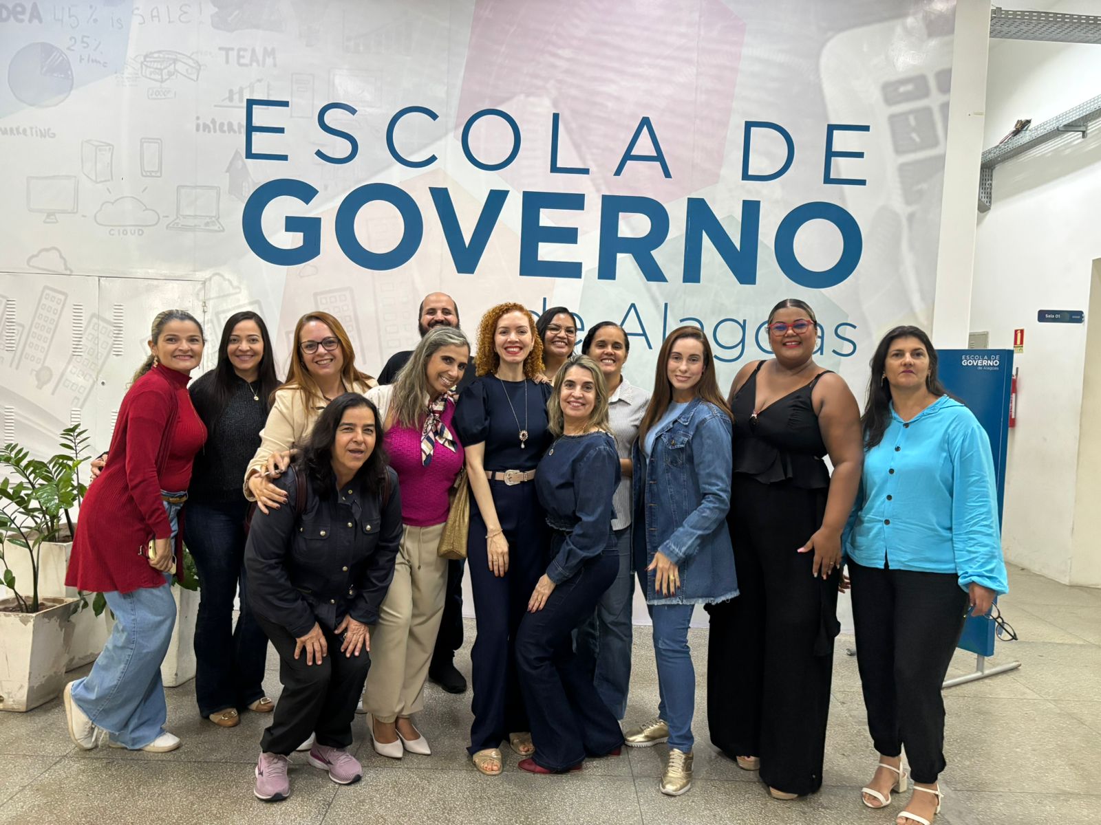 foto-referente-ao-curso-de-gestao-de-crise-na-egal-prof-danielle-candido
